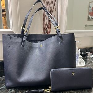 Tory Burch Navy Blue Saffiano Leather York Large Buckle Tote. Matching wallet